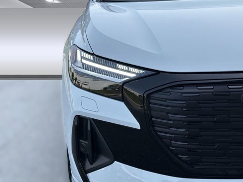 New 2025 Audi Q4 e-tron Prestige image 11
