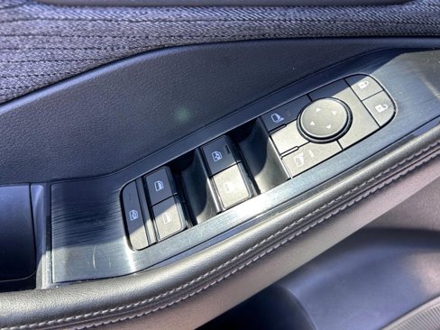 Used 2023 Nissan Rogue SV image 16