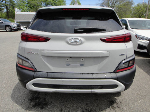 Used 2022 Hyundai Kona SEL w/ Winter Weather Package image 5
