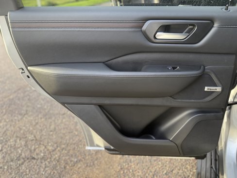 New 2026 Nissan Armada SL w/ Captain's Chari Seat Package image 21