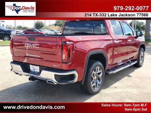 New 2026 GMC Sierra 1500 SLT image 3