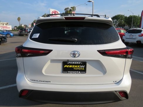 New 2025 Toyota Highlander LE image 9