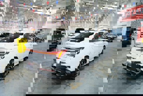 Used 2025 Hyundai Elantra SEL image 11