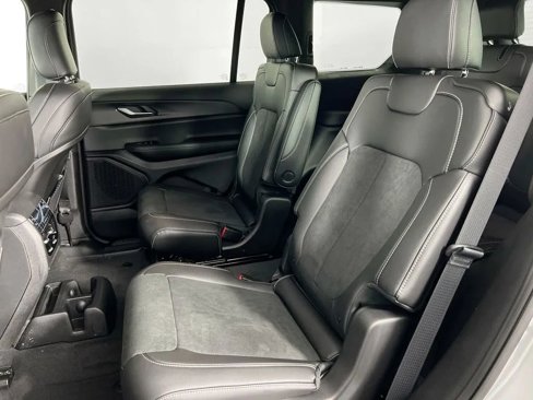 New 2025 Jeep Grand Cherokee L Laredo image 24