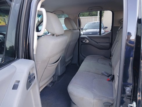 Used 2020 Nissan Frontier SV w/ Midnight Edition Floor Mats image 11