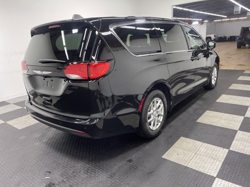 New 2025 Chrysler Voyager LX image 4