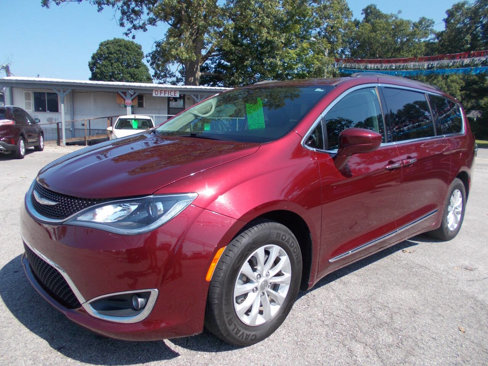 Used 2017 Chrysler Pacifica Touring-L image 1