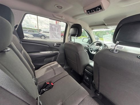Used 2019 Dodge Journey SE image 17