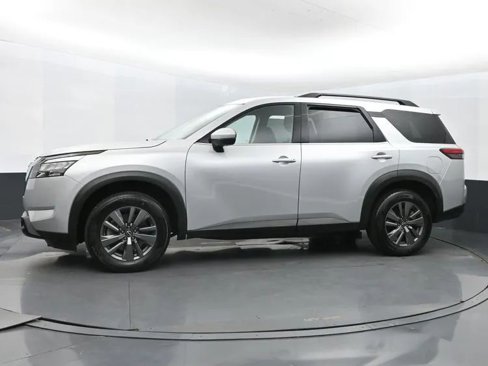 Used 2023 Nissan Pathfinder SV image 5