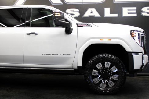 Used 2024 GMC Sierra 2500 Denali w/ Denali Reserve Package image 7