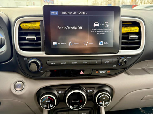 Used 2024 Hyundai Venue SEL image 22