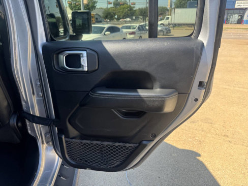 Used 2018 Jeep Wrangler Unlimited Sahara w/ Cold Weather Group image 26