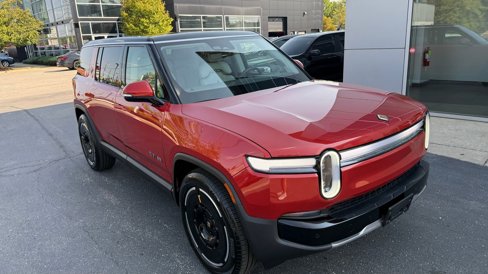 Used 2025 Rivian R1S Adventure image 19
