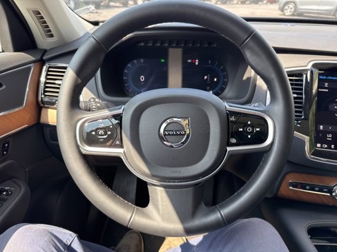 Certified 2025 Volvo XC90 B6 Plus image 7