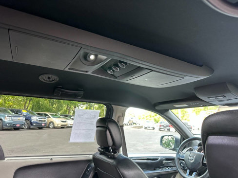 Used 2019 Dodge Grand Caravan SXT w/ Driver Convenience Group image 25
