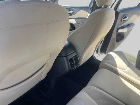 Used 2018 Jeep Cherokee Latitude image 19