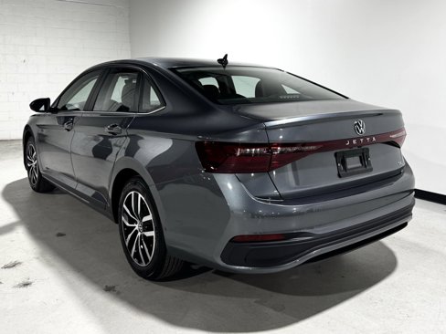 Used 2025 Volkswagen Jetta SE image 9