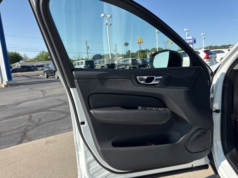 Certified 2025 Volvo XC60 B5 Plus image 17