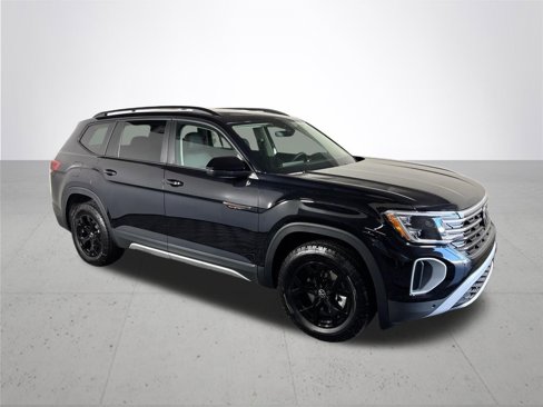 New 2025 Volkswagen Atlas Peak Edition SE image 5