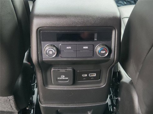 Used 2023 GMC Acadia SLT image 12