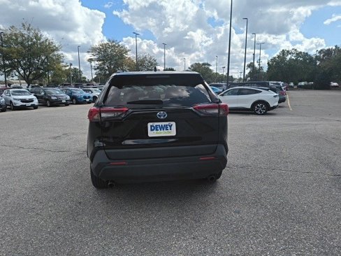 Used 2022 Toyota RAV4 LE image 4