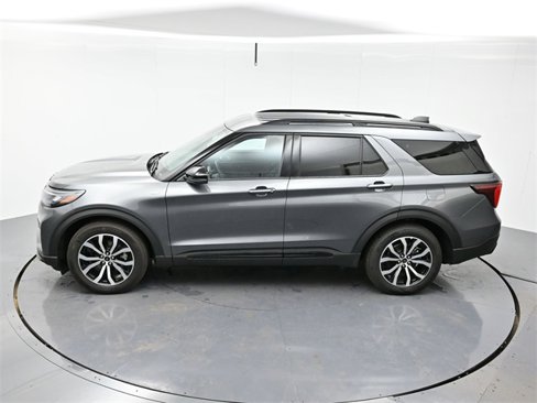 Used 2025 Ford Explorer ST-Line w/ Premium Package image 39