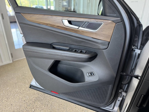Used 2024 Volkswagen Atlas SE image 25