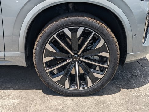 New 2025 Volvo XC90 T8 Plus w/ Protection Package Premier image 11