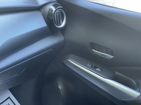 Used 2018 Nissan Kicks SV image 57