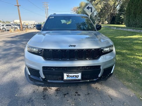 New 2025 Jeep Grand Cherokee L Limited w/ Black Appearance Package image 9