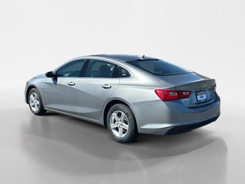 Used 2024 Chevrolet Malibu LT image 3