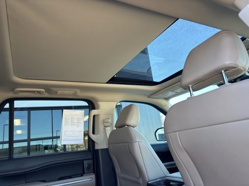 Used 2023 Ford Expedition Limited image 16