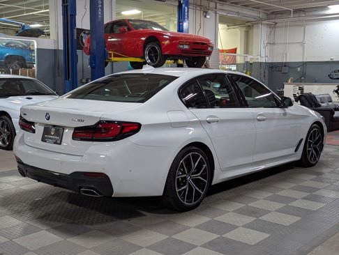 Used 2022 BMW 540i xDrive w/ M Sport Package image 11
