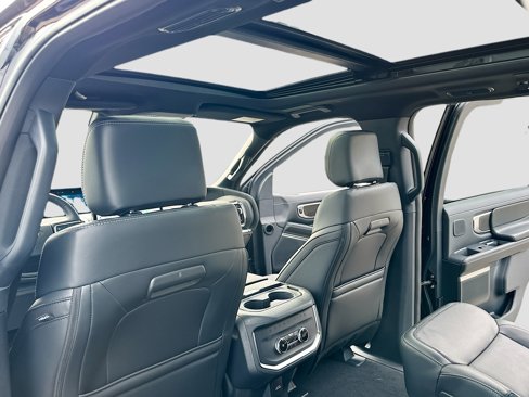 New 2025 Ford Expedition Platinum image 6