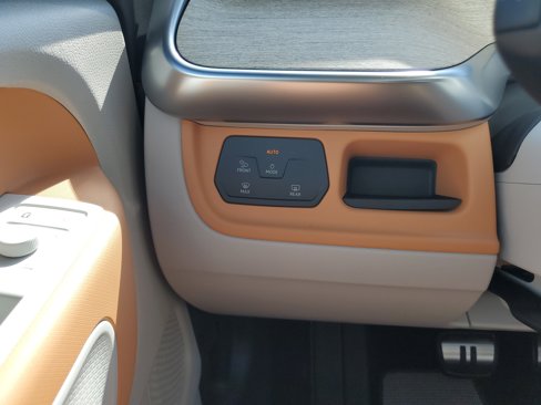 New 2025 Volkswagen ID. Buzz Pro S Plus image 23