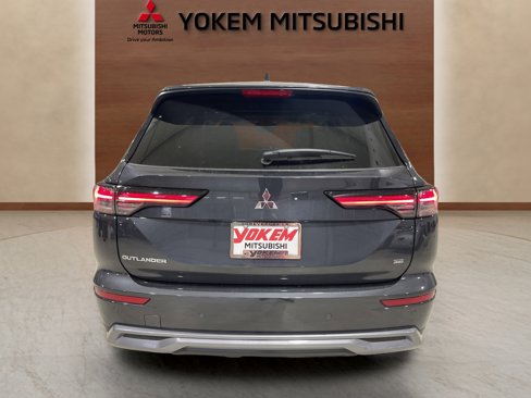 New 2025 Mitsubishi Outlander SE image 4