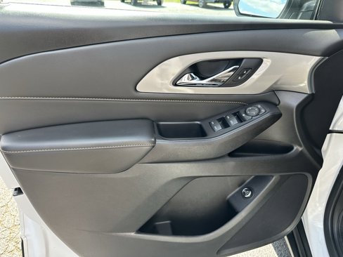 Used 2021 Chevrolet Traverse LT image 12