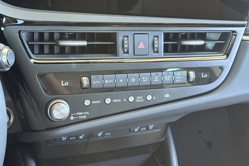 New 2025 Lexus ES 300h w/ Premium Package image 19