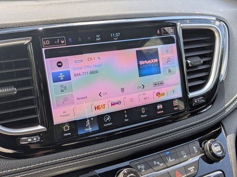 New 2025 Chrysler Pacifica Limited image 11