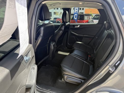 Certified 2025 Ford Escape SE image 18