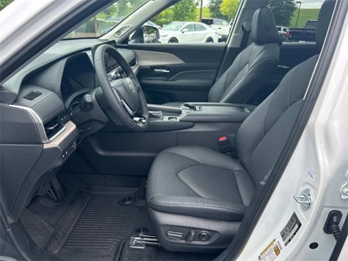Used 2025 Toyota Grand Highlander FWD image 23