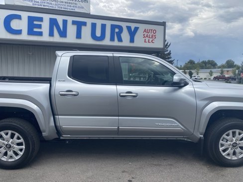 Used 2025 Toyota Tacoma SR5 image 13