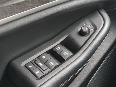 Used 2023 Jeep Grand Cherokee L Limited w/ Black Appearance Package image 31