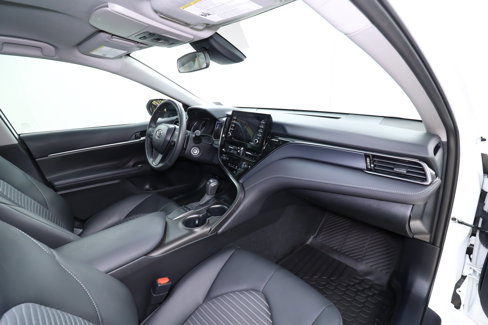 Used 2024 Toyota Camry SE image 15
