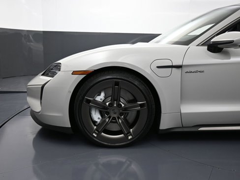 New 2025 Porsche Taycan Turbo image 12