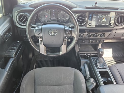 Used 2018 Toyota Tacoma TRD Sport image 6