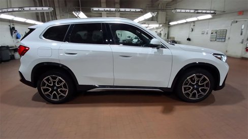 Used 2025 BMW X1 xDrive28i w/ Technology Package image 9