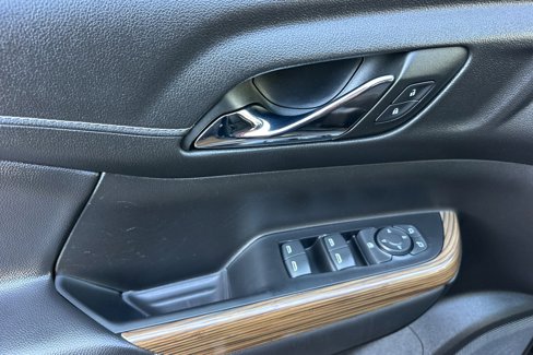 Used 2023 GMC Acadia SLE w/ Elevation Edition image 10