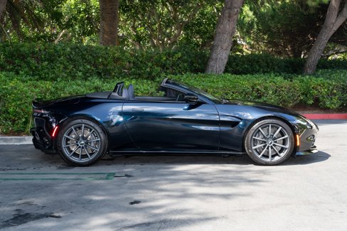 Used 2023 Aston Martin V8 Vantage Roadster image 20