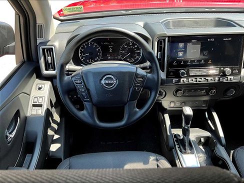 Certified 2025 Nissan Frontier SV image 17